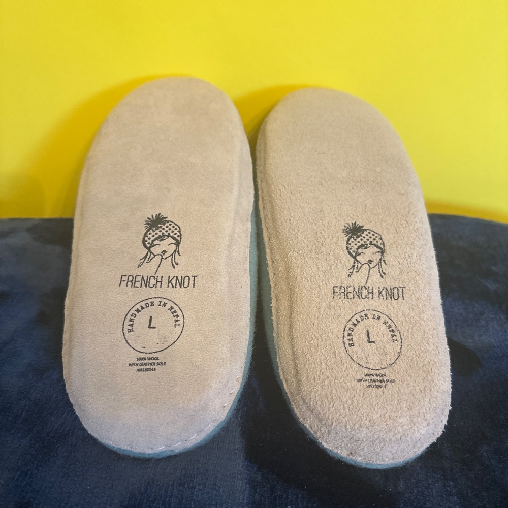 Brand New! French Knot Lindsay Mason “Secret Garden” 100% Wool Slippers Large - Picture 3 of 3